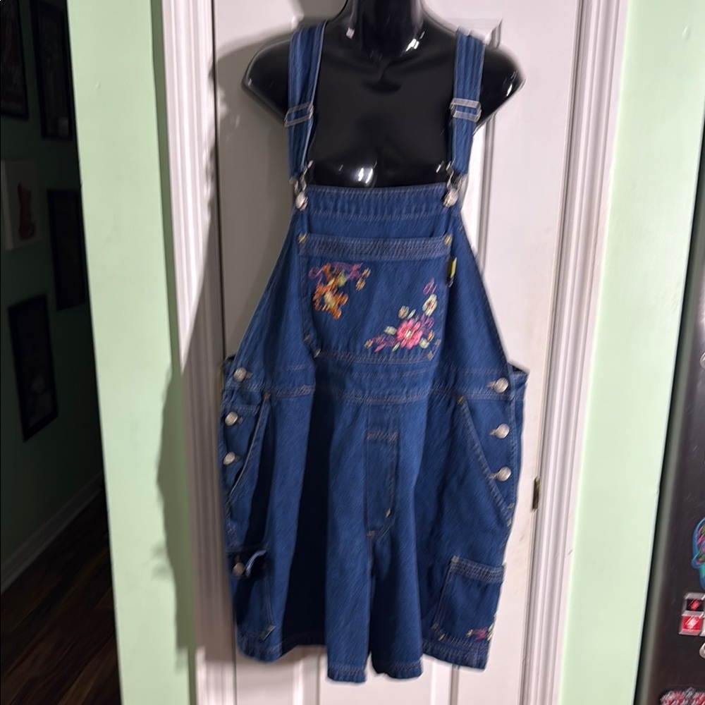 Pooh Vintage Denim Overall Shorts Cargo Pockets With Tigger Embroidered Size 18
